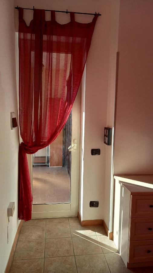 شقة A Santy'S House 1Piano-No Lift-Shuttle A Pagamento-Raggiungibile A Piedi Aeroporto-Fermata Bus Fiera Di Roma A 3 Minuti-Air Condiz Ed Extra Bed For A Fee A Pagamento فيوميتشينو المظهر الخارجي الصورة