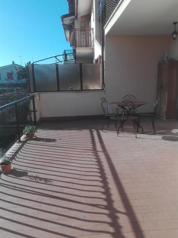 شقة A Santy'S House 1Piano-No Lift-Shuttle A Pagamento-Raggiungibile A Piedi Aeroporto-Fermata Bus Fiera Di Roma A 3 Minuti-Air Condiz Ed Extra Bed For A Fee A Pagamento فيوميتشينو المظهر الخارجي الصورة